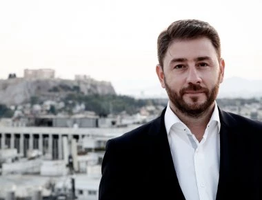 Ν. Ανδρουλάκης: «Δογματική και ισοπεδωτική προσέγγιση» της διακοπής εκδρομών στο εξωτερικό